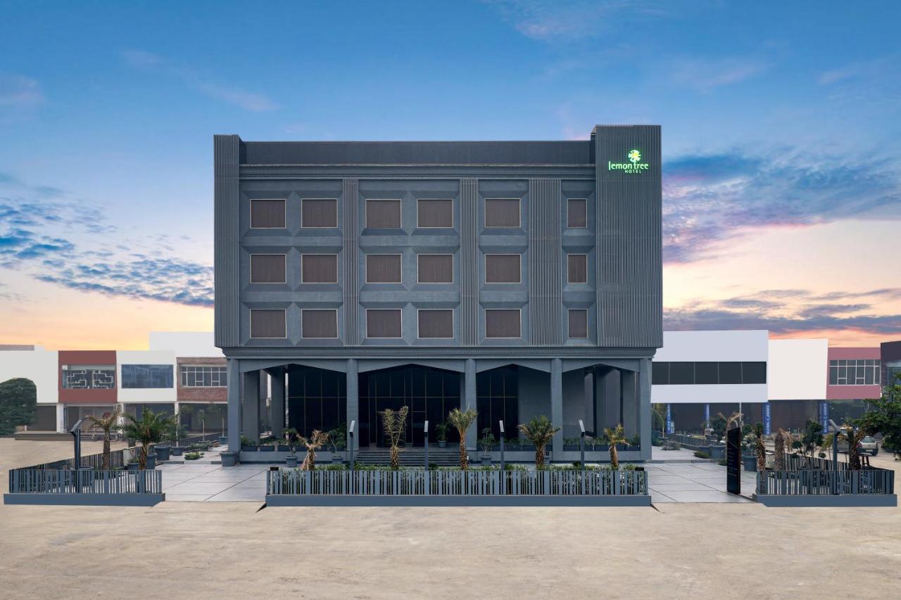 Lemon Tree Hotel, Hisār Extérieur photo